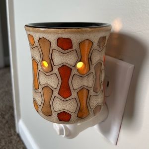 Scentsy Ceramic Wall Plug-In 🕯️